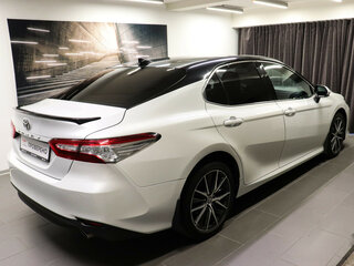 2021 Toyota Camry VIII (XV70) Рестайлинг, белый, 3150000 рублей, вид 4