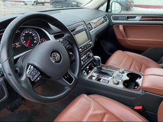 2015 Volkswagen Touareg II Рестайлинг, белый, 2750000 рублей, вид 2