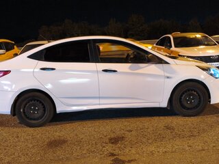 2016 Hyundai Solaris I Рестайлинг, белый, 430000 рублей, вид 4