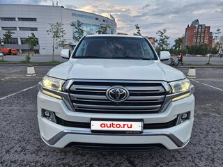 2016 Toyota Land Cruiser 200 Series Рестайлинг 2, белый, 6500000 рублей, вид 3