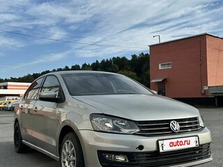 2018 Volkswagen Polo V Рестайлинг, серебристый, 370000 рублей, вид 3