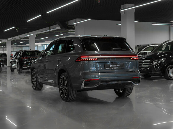 2025 Geely Monjaro (Xingyue L) I Рестайлинг 2 (China Market), серый - вид 3