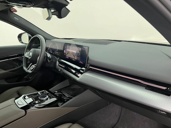 2025 BMW 5 серии 520i VIII (G60/G61/G68), чёрный, 6990000 рублей - вид 12