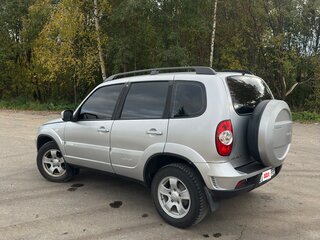 2012 Chevrolet Niva I Рестайлинг, серебристый, 410000 рублей, вид 5
