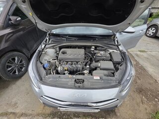 2022 Kia Ceed III Рестайлинг, серебристый, 1700000 рублей, вид 4