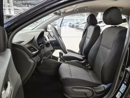 2017 Hyundai Solaris II, чёрный, 999000 рублей, вид 5