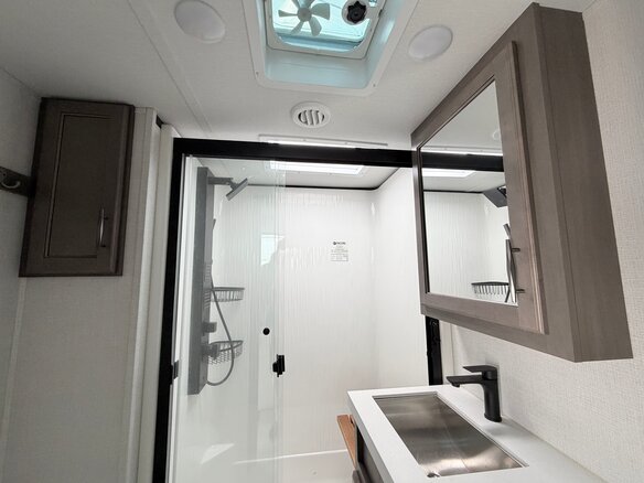 2023 Grand Design RV Solitude, белый, 9965000 рублей - вид 11