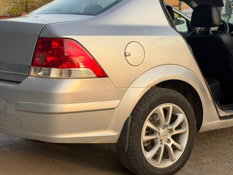 2011 Opel Astra H Рестайлинг, серебристый, 390000 рублей, вид 4