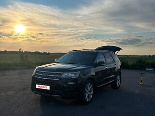 2018 Ford Explorer V Рестайлинг 2, чёрный, 2370000 рублей, вид 2