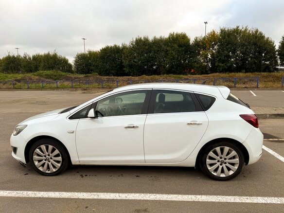 2012 Opel Astra J Рестайлинг, белый, 720000 рублей - вид 8