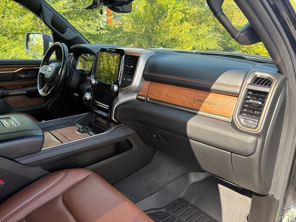 2023 Ram 1500 Quad Cab V, чёрный, 8000000 рублей - вид 6