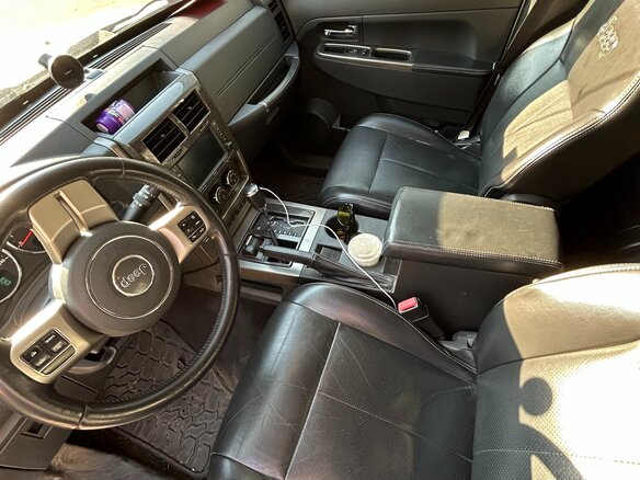 2011 Jeep Cherokee IV (KK), серебристый, 1500000 рублей - вид 13