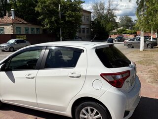 2017 Toyota Vitz III (XP130) Рестайлинг 2, белый, 1050000 рублей, вид 5