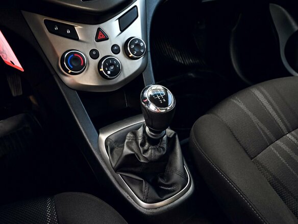 2015 Chevrolet Aveo II, белый, 789000 рублей - вид 9
