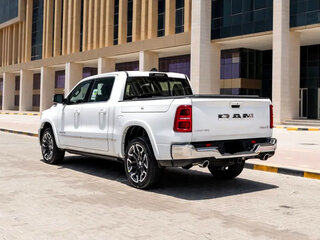 2025 Ram 1500 Quad Cab V Рестайлинг, белый, 6840000 рублей, вид 4