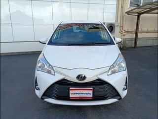 2020 Toyota Vitz III (XP130) Рестайлинг 2, белый, 935000 рублей, вид 2