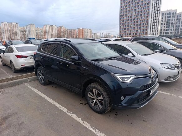 2018 Toyota RAV4 IV (XA40) Рестайлинг, синий, 2000000 рублей - вид 3