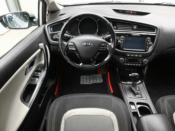 2016 Kia Ceed II Рестайлинг, серебристый, 1370000 рублей - вид 8