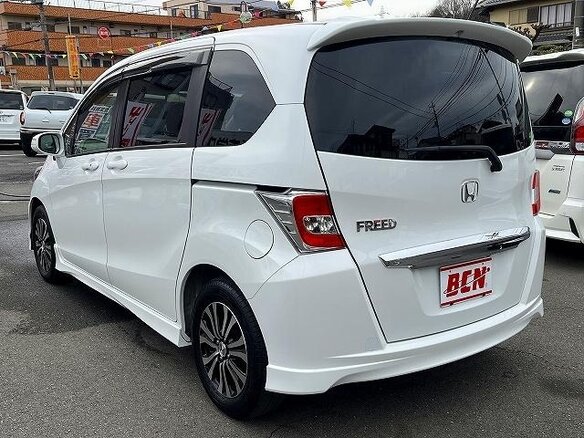 2016 Honda Freed I Рестайлинг 2, белый, 1050400 рублей - вид 5