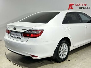 2016 Toyota Camry VII (XV50) Рестайлинг, белый, 1940000 рублей, вид 3