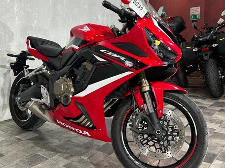 2022 Honda CBR 650R, красный, 950000 рублей, вид 3