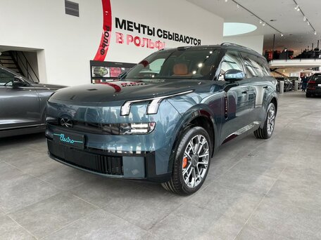 Lynk & Co 900