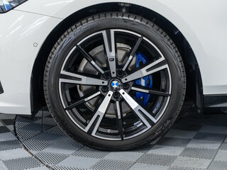 2025 BMW 5 серии 530i xDrive VIII (G60/G61/G68), белый, 9290000 рублей, вид 3