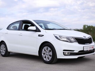 2016 Kia Rio III Рестайлинг, белый, 988000 рублей, вид 3