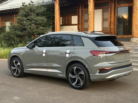 2025 Audi Q4 e-tron 40 I, серый, 4170000 рублей, вид 5