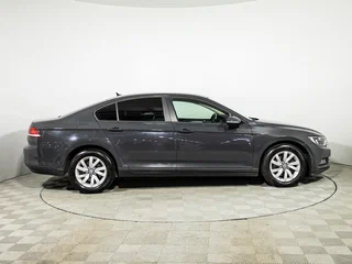 2017 Volkswagen Passat B8, серый, 1575989 рублей, вид 4