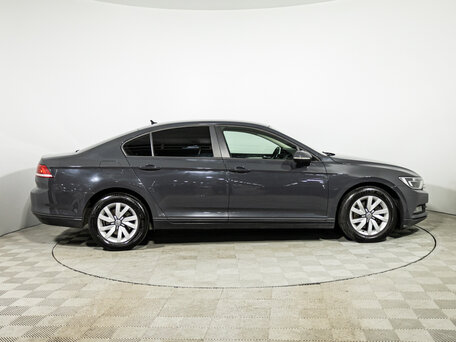 2017 Volkswagen Passat B8, серый, 1575989 рублей, вид 4
