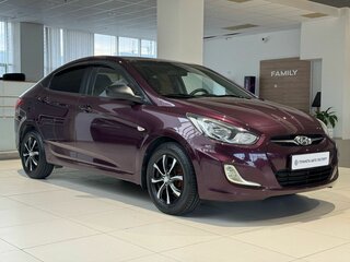 2013 Hyundai Solaris I, фиолетовый, 670000 рублей, вид 3