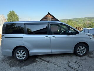 2018 Toyota Voxy III (R80) Рестайлинг, серый, 1700000 рублей, вид 4