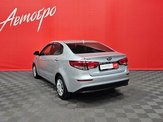 2016 Kia Rio III Рестайлинг, серебристый, 1070000 рублей, вид 3