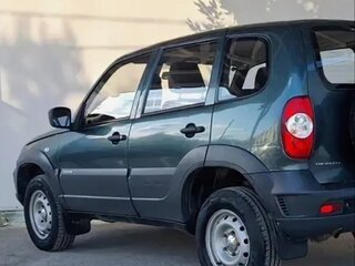 2016 Chevrolet Niva I Рестайлинг, зелёный, 790000 рублей, вид 1