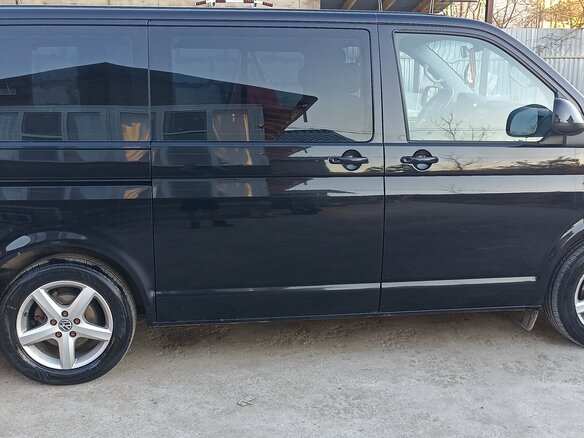 2013 Volkswagen Multivan T5 Рестайлинг, чёрный, 1940000 рублей - вид 9