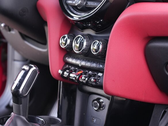 2019 Mini Hatch JCW III (F55/F56) Рестайлинг, красный - вид 37