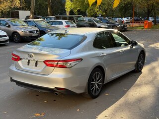 2021 Toyota Camry VIII (XV70) Рестайлинг, серебристый, 3500000 рублей, вид 3