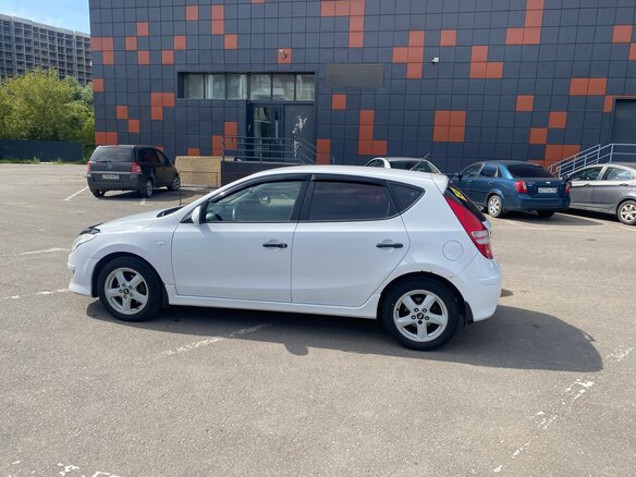 2011 Hyundai i30 I Рестайлинг, белый, 585000 рублей - вид 2
