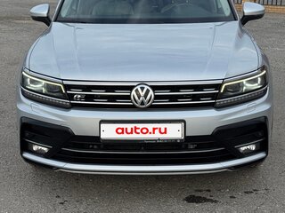 2017 Volkswagen Tiguan II, серебристый, 2350000 рублей, вид 3