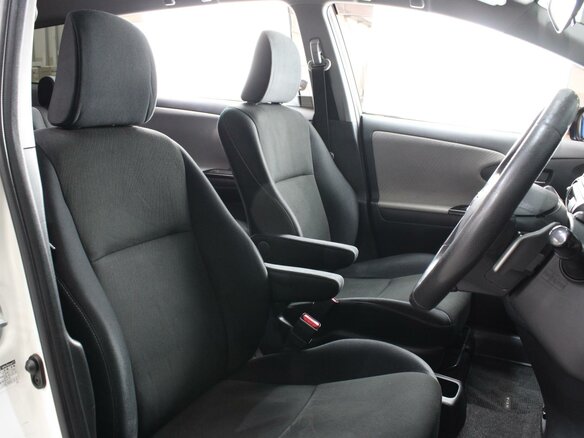2010 Toyota Wish II, белый - вид 8