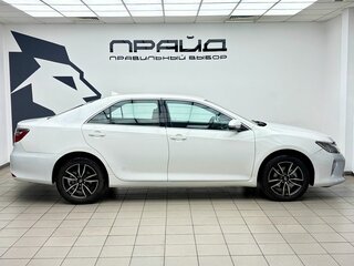 2017 Toyota Camry VII (XV50) Рестайлинг, белый, 1579000 рублей, вид 5