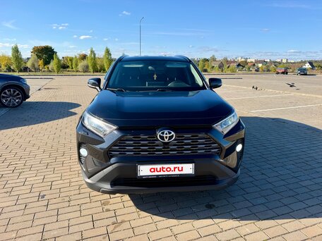 2021 Toyota RAV4 V (XA50), чёрный, 2700000 рублей, вид 2