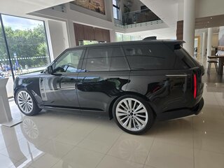 2026 Land Rover Range Rover P530 MHEV V, чёрный, 26500000 рублей, вид 3