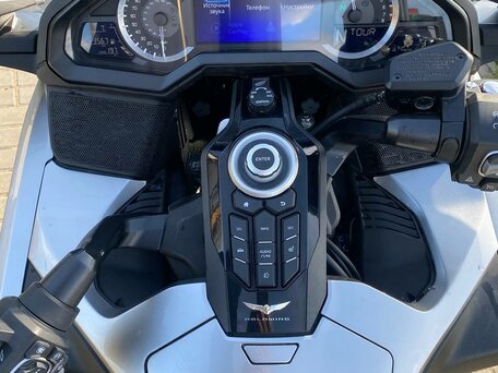 2025 Honda GL 1800 Gold Wing, серебристый, 3200000 рублей, вид 3