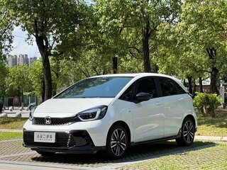 2023 Honda Fit IV Рестайлинг, белый, 1100000 рублей, вид 1