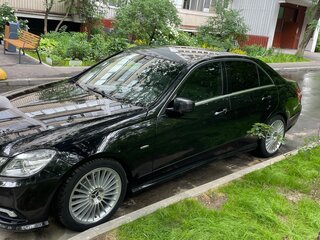 2011 Mercedes-Benz E-Класс 200 7G-Tronic IV (W212, S212, C207), чёрный, 1440000 рублей, вид 1