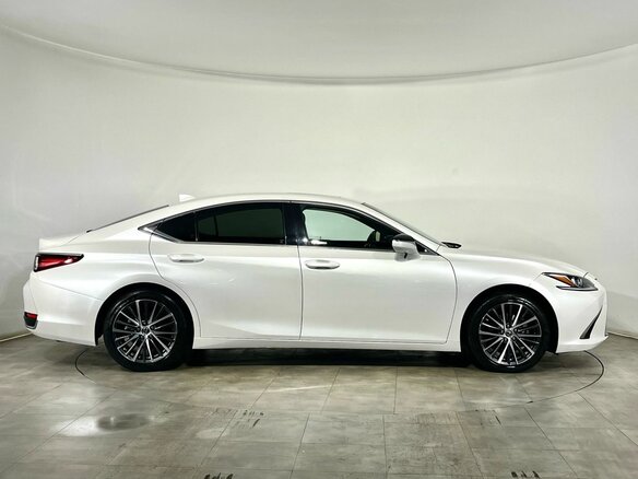 2022 Lexus ES 250 VII Рестайлинг, белый, 4600000 рублей - вид 4