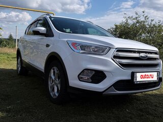 2017 Ford Kuga II Рестайлинг, белый, 1870000 рублей, вид 2