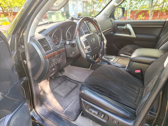 2013 Toyota Land Cruiser 200 Series Рестайлинг 1, чёрный, 3900000 рублей - вид 11